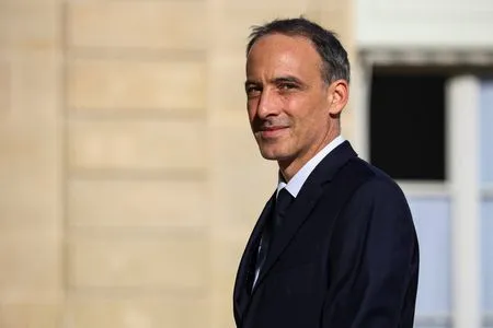 Glucksmann wins centre-left ticket for France's presidential election