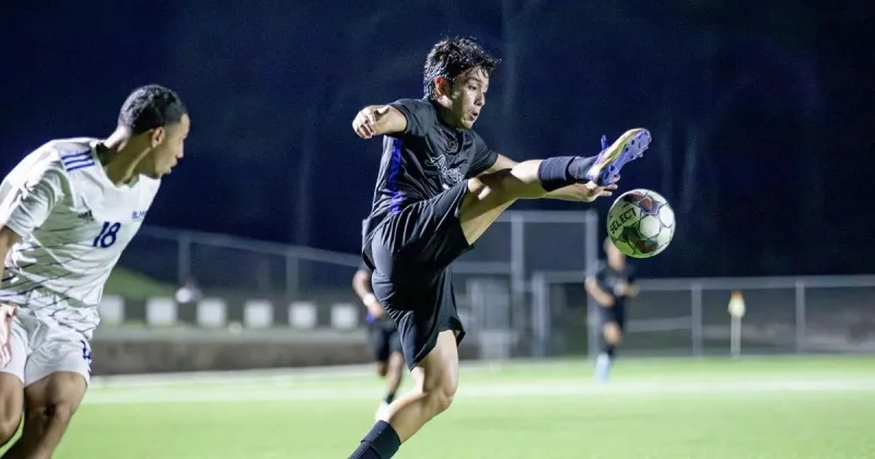 Roadrunner soccer sweeps the week