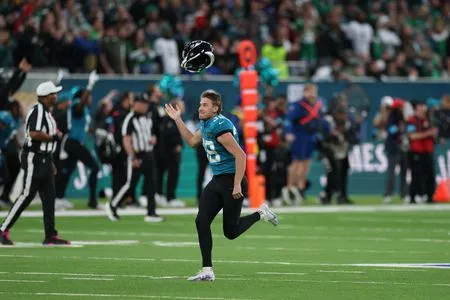 NFL roundup: Jaguars stun Eagles in final seconds in London