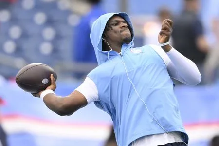 Winless Titans sticking with QB Cam Ward despite being last in points