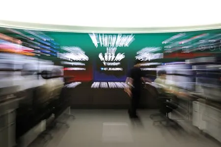 Asian stocks dive as focus on earnings, geopolitics