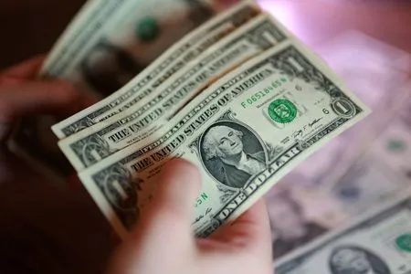 Dollar holds near 18-month high as geopolitical risks rise