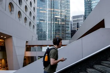Hedge funds are a top draw in Asia as investors look beyond bonds