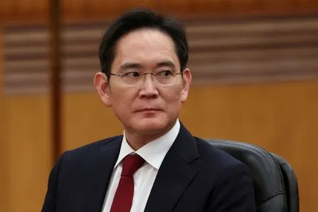 Samsung Electronics chairman Lee to receive 2.6 trillion won worth of shares from mother, reports say