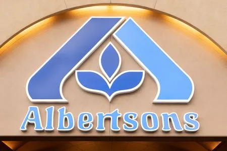 US grocer Albertsons suspends full-year forecasts amid business review