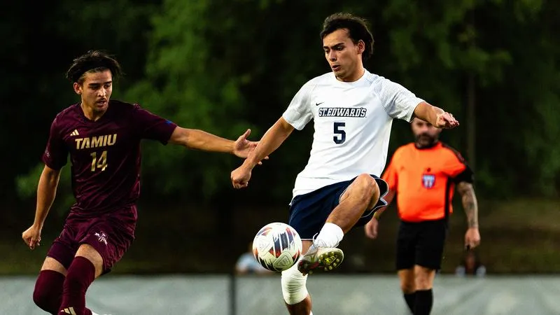 Hilltoppers Look to Build Momentum in Tight Postseason Race