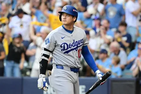 Baseball-Dodgers' dynasty on the ropes as bats go cold against Brewers