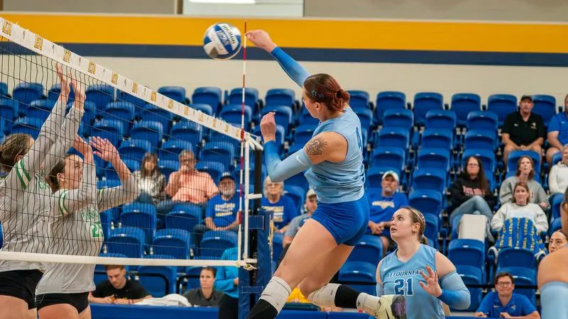 Volleyball Earns Four-Set Win Over Belhaven in Solheim