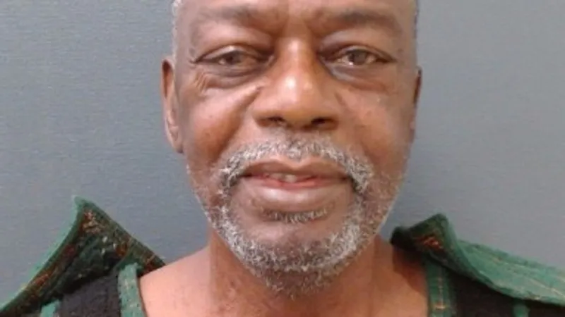 Suspect accused of stabbing worker outside Dee Willie's Bar-B-Que arrested