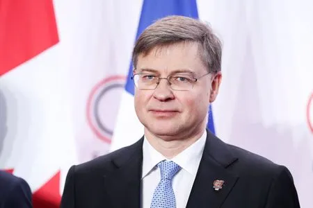 EU seeks to raise cash for Ukraine at IMF and G7 meetings, Dombrovskis says