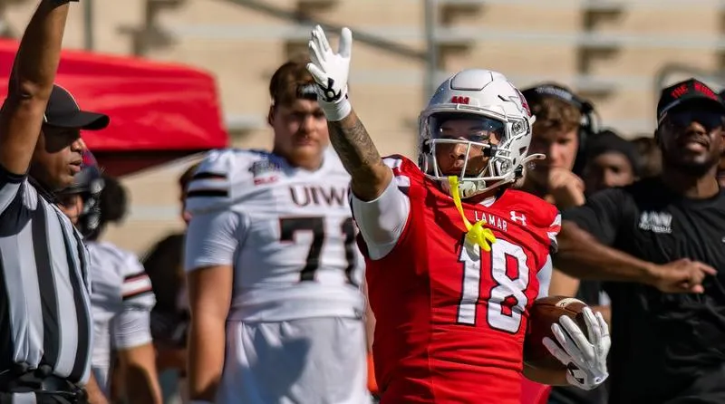 Lamar Hosts Watch Party at Walk-ons Sports Bistreaux