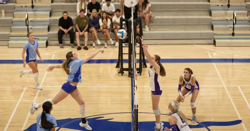 Friendswood clinches district title with win over Ball High