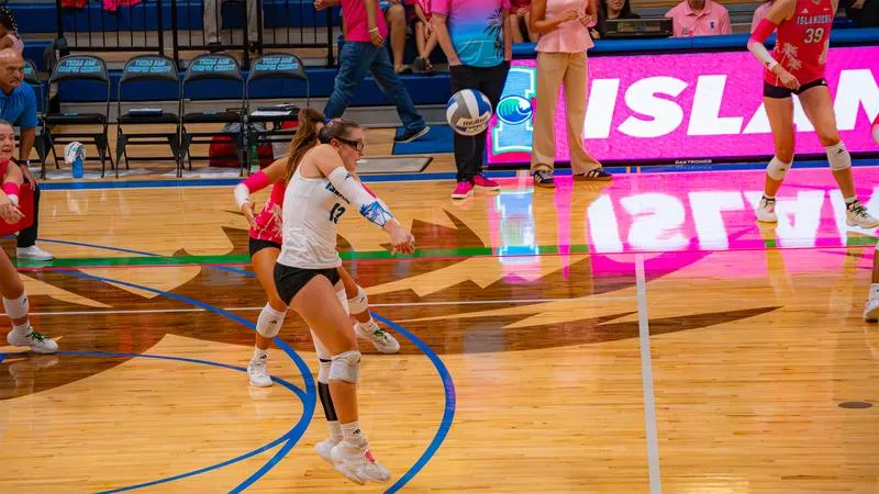 A&M-Corpus Christi Hosts SFA Saturday Afternoon
