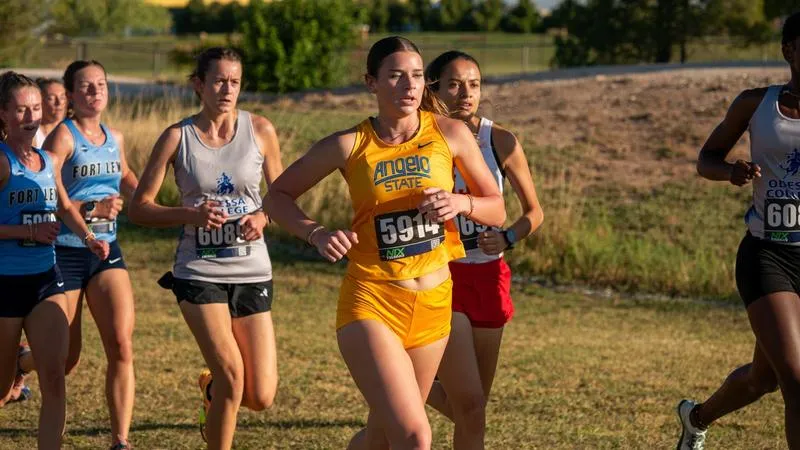 Stratton Claims Third-Place Finish as Cross Country Completes Thunderbird Open