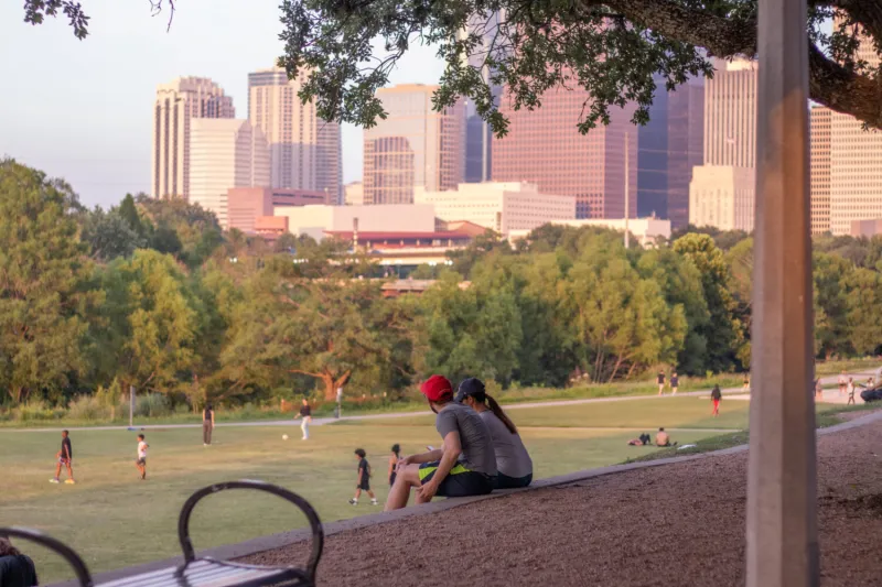 Cold front brings fall temperatures, wind advisory to Houston region