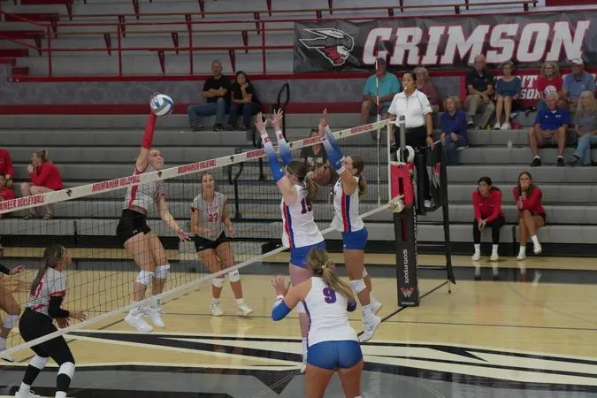 Lobos Clash With Eagles