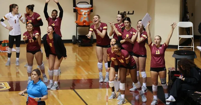 Mustangs take final five points of fifth set to defeat Javelinas