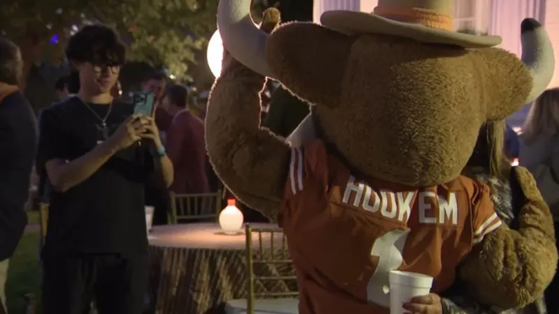 Texas-Florida rivalry reaches Governor's Mansion ahead of kickoff