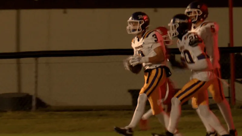 Munday tops Electra in District 6-2A matchup as near miss startles cameraman