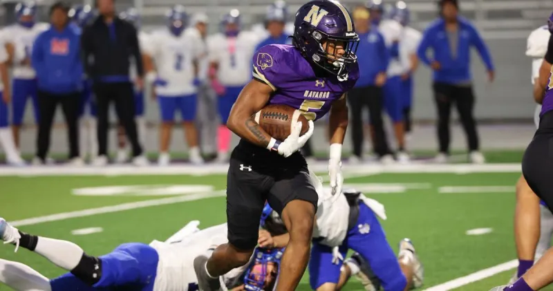 Pates' four touchdowns lead Navarro past Memorial, 54-7
