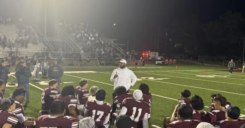 Super sophomore, superstar night: Townsend's 6 TDs lead Yoe past Troy, 40-26