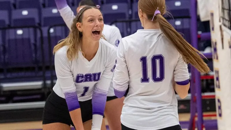 Volleyball sweeps McMurry on senior day