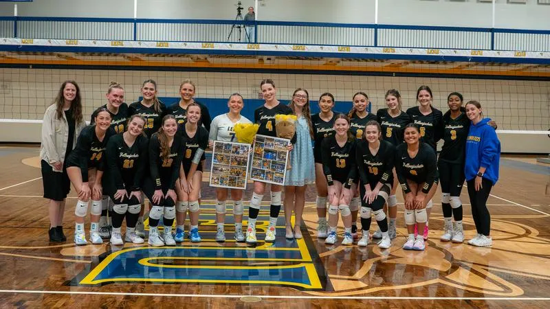 Volleyball Sweeps Ozarks on Senior Day