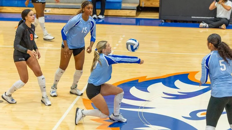 VB: HCU Falls in Four at SELA
