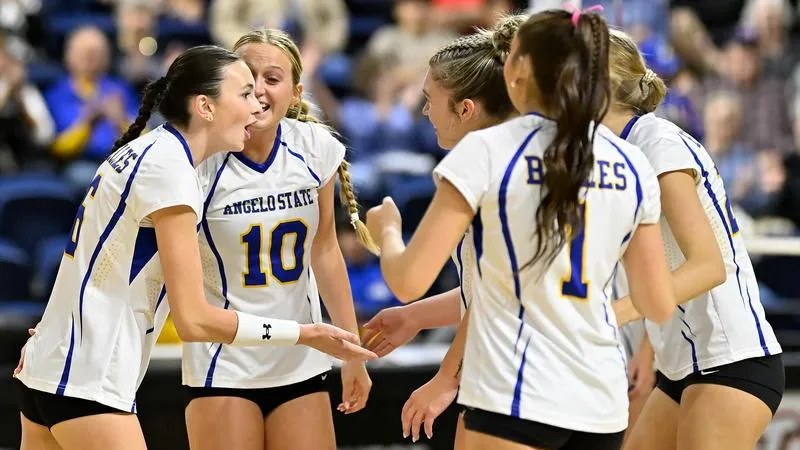 No. 6 Volleyball Sweeps R.V. DBU to Extend Winning Streak to 12