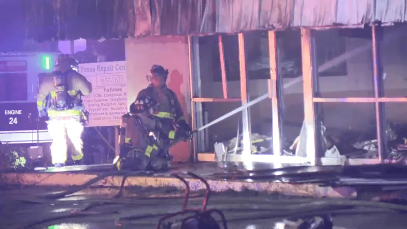 Firefighters extinguish blaze at vacant Northeast Side building