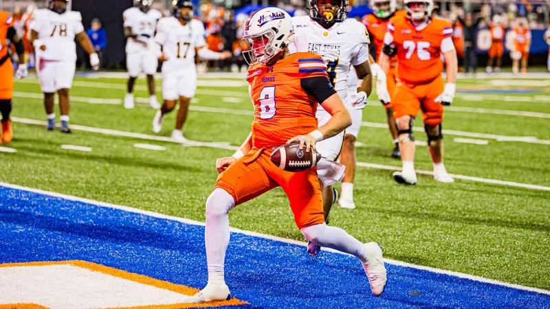 FB: Late Onslaught Lifts Huskies to 43-24 Win Over East Texas A&M