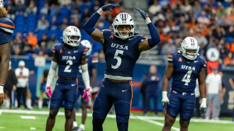Late touchdown lifts UTSA past Navy 38-34 in first-ever meeting