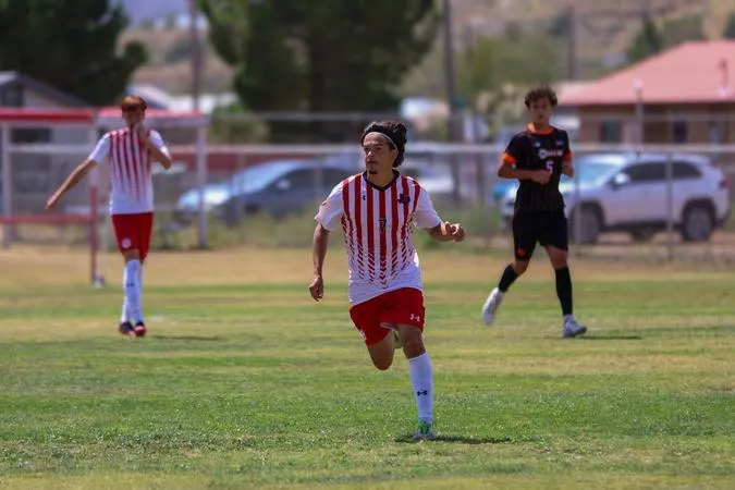 Lobos Battle Comets On The Road