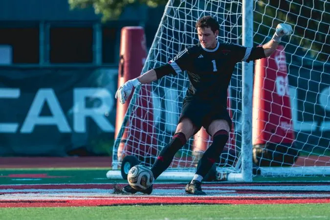 Men's Soccer Shuts Out Western Illinois to Complete Road Sweep