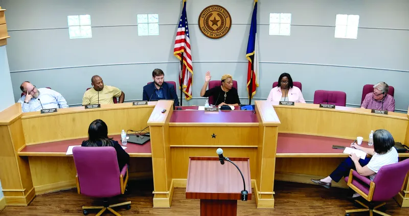 Crockett Council Advances Charter Updates On Mayor's Tie-Breaking Vote