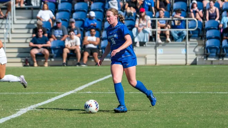 Women's Soccer Cruises Past Dallas