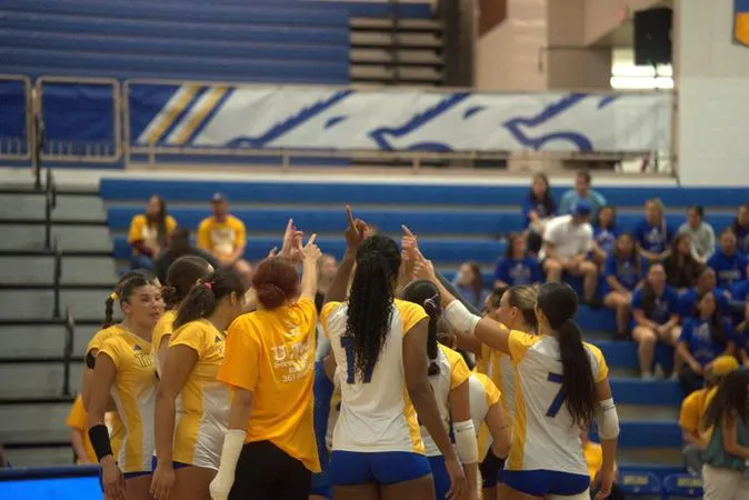 Javelinas fall in four set fight against DBU