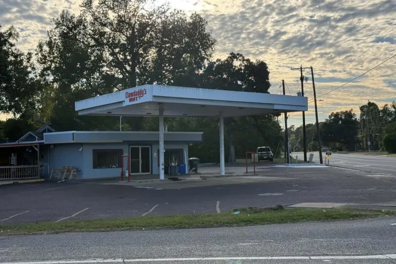 Clawdaddy's Mkt Updates Fans on Restaurant Reconstruction