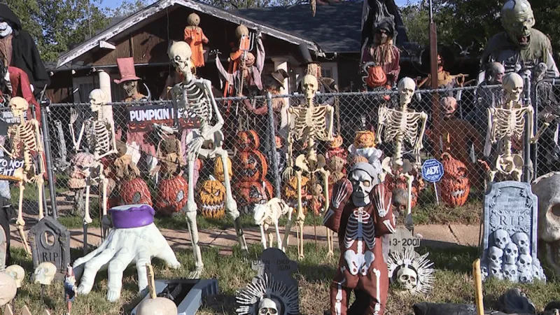 Man spends thousands on Halloween decorations each year, drawing 1,000 trick-or-treaters