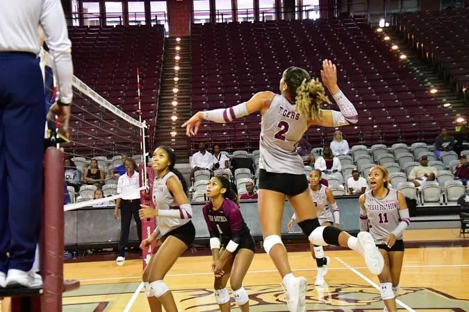 Volleyball Sweeps UAPB To Earn Road Split