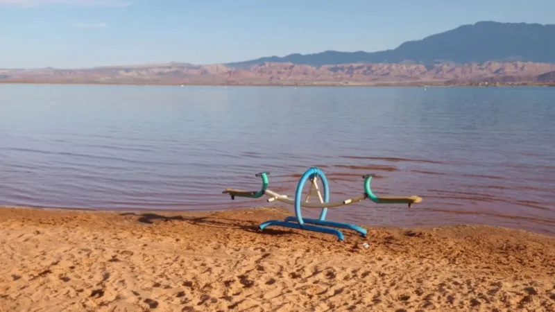 Sand Hollow State Park staff struggle to keep up with increase in litter