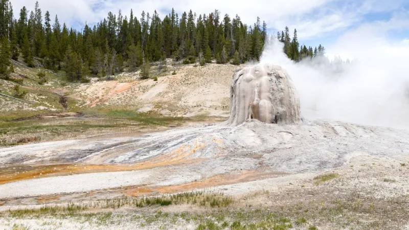 Teen burned by scalding water after stepping through crust near Yellowstone geyser