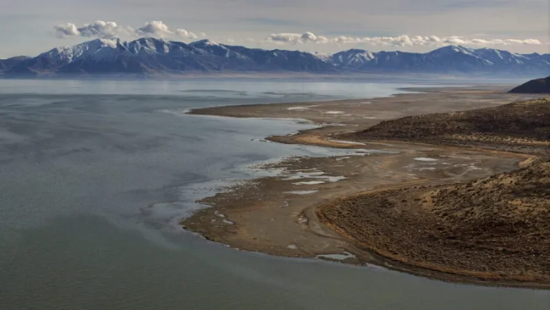Great Salt Lake water levels dropping dangerously low again