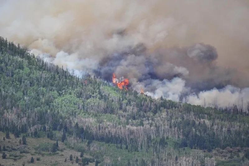 New evacuations ordered because of Monroe Canyon Fire; power structures burned