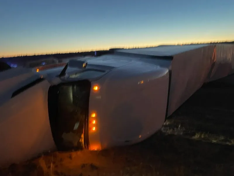 Semituck rollover causes I-15 closure in Millard County