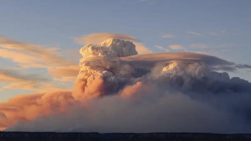 'Fire clouds' over Arizona and Utah wildfires are creating their own erratic climate