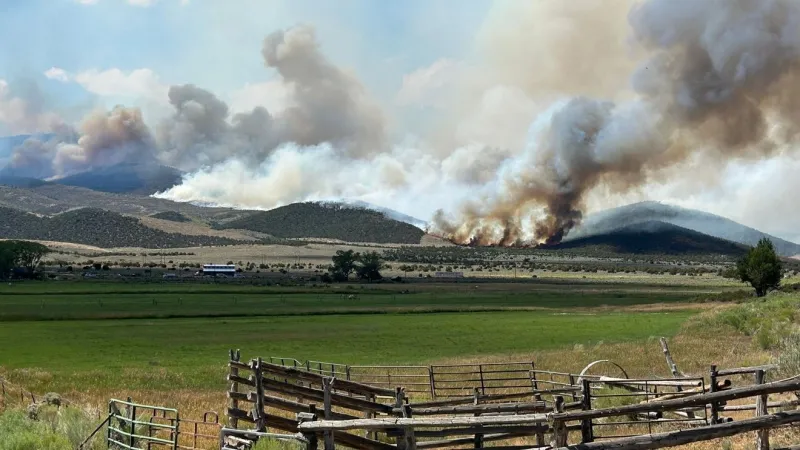 'Fire clouds' over Arizona, Utah wildfires creating their own erratic climate