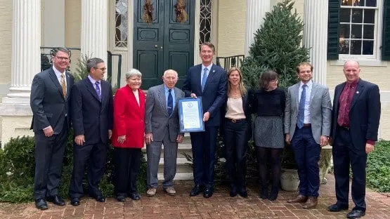 Christmas trees and wreaths presented to Virginia governor for 2022 holiday season