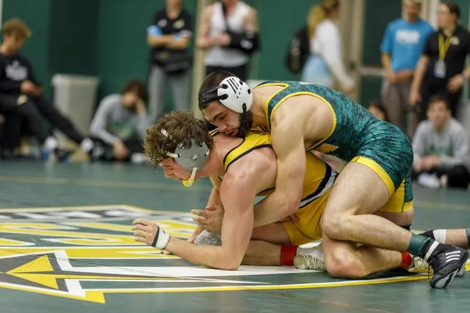Mason Sweeps Duals, Improves to 5-0