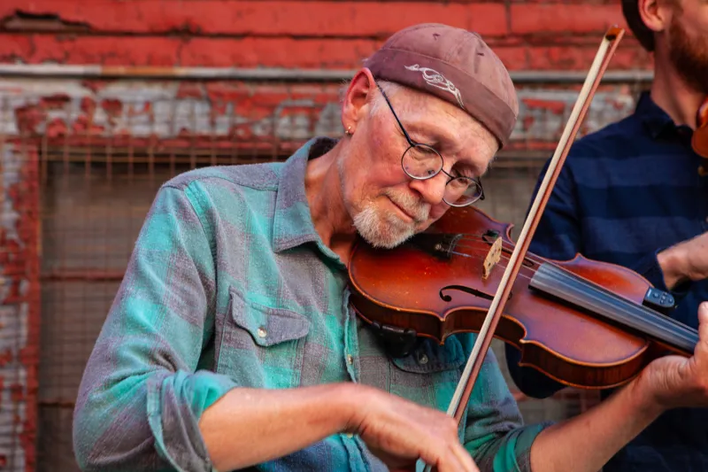 Folk musician Pete Sutherland dies at 71